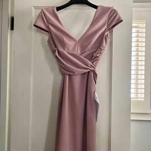 Dana Slimming Deep V-Neckline Sheath Dress in Mauve